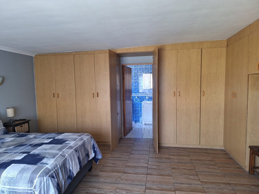 To Let 5 Bedroom Property for Rent in Retief Eastern Cape